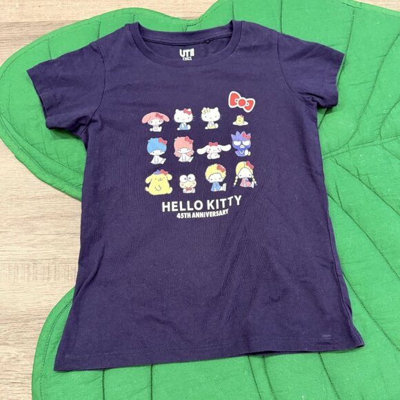 Uniqlo x Hello Kitty 45th Anniversary Girls 5/6 Short Sleeve Graphic Tee - Picture 1 of 3